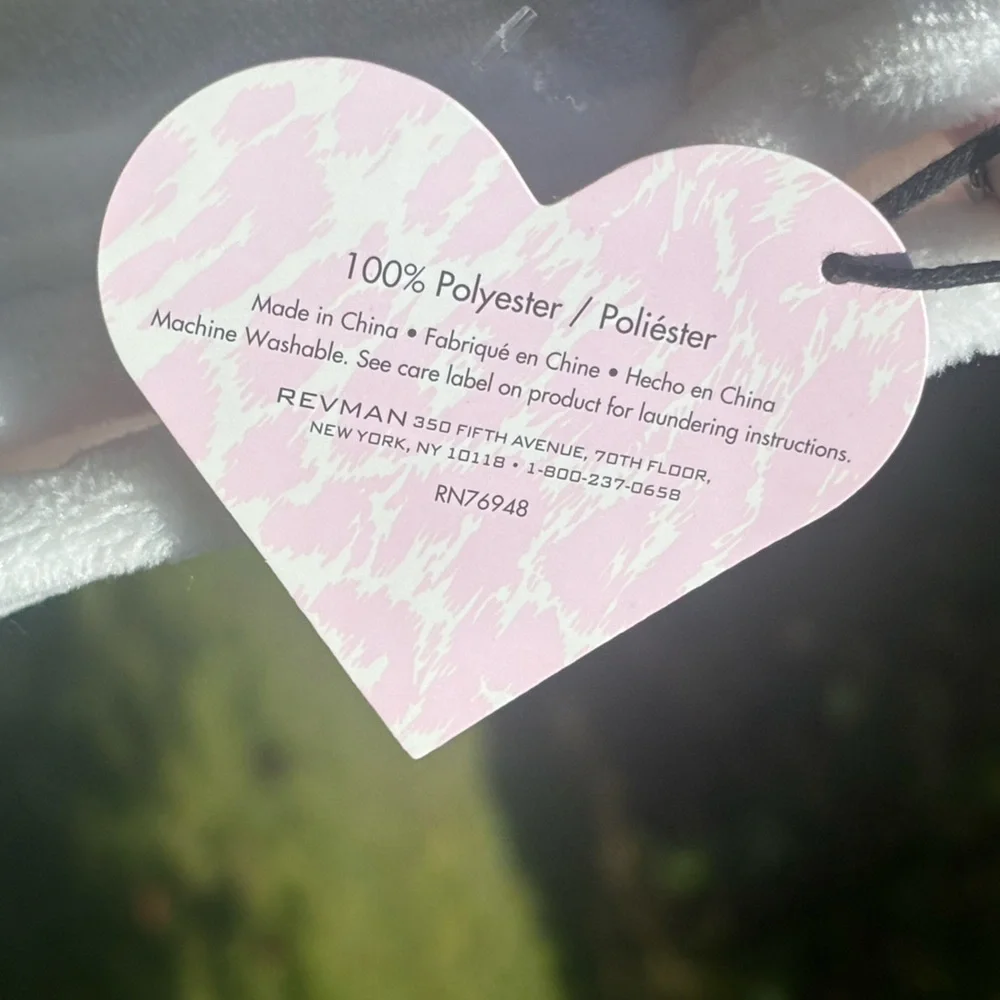 Betsey Johnson Blanket - Picture 7 of 7